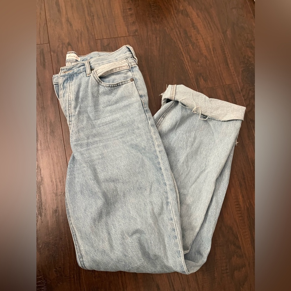 Hi there!! I’m seeking this pair of women’s jeans